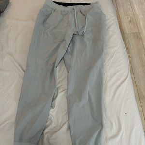 Lululemon large gray athletic Jogger pant